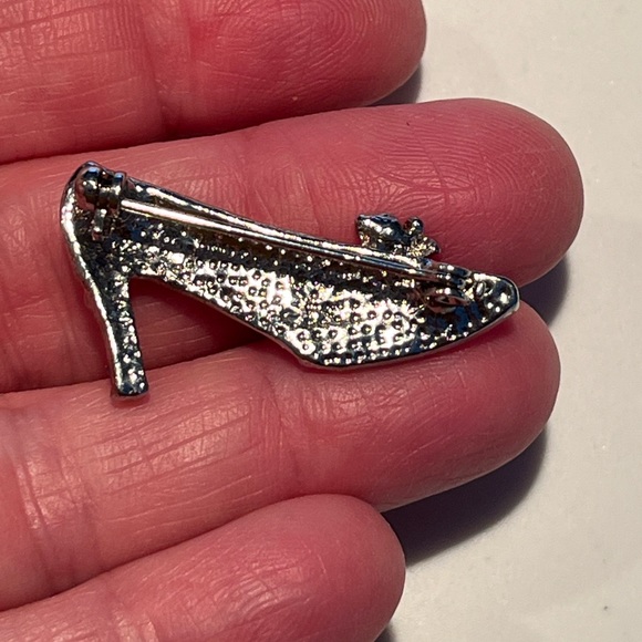 NWOT Purple high heel pin/brooch. - Picture 4 of 8